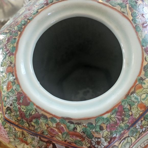 Large Vintage Chinese Rose Medallion Canton Porcelain Ginger Jar Vase - Picture 3 of 15